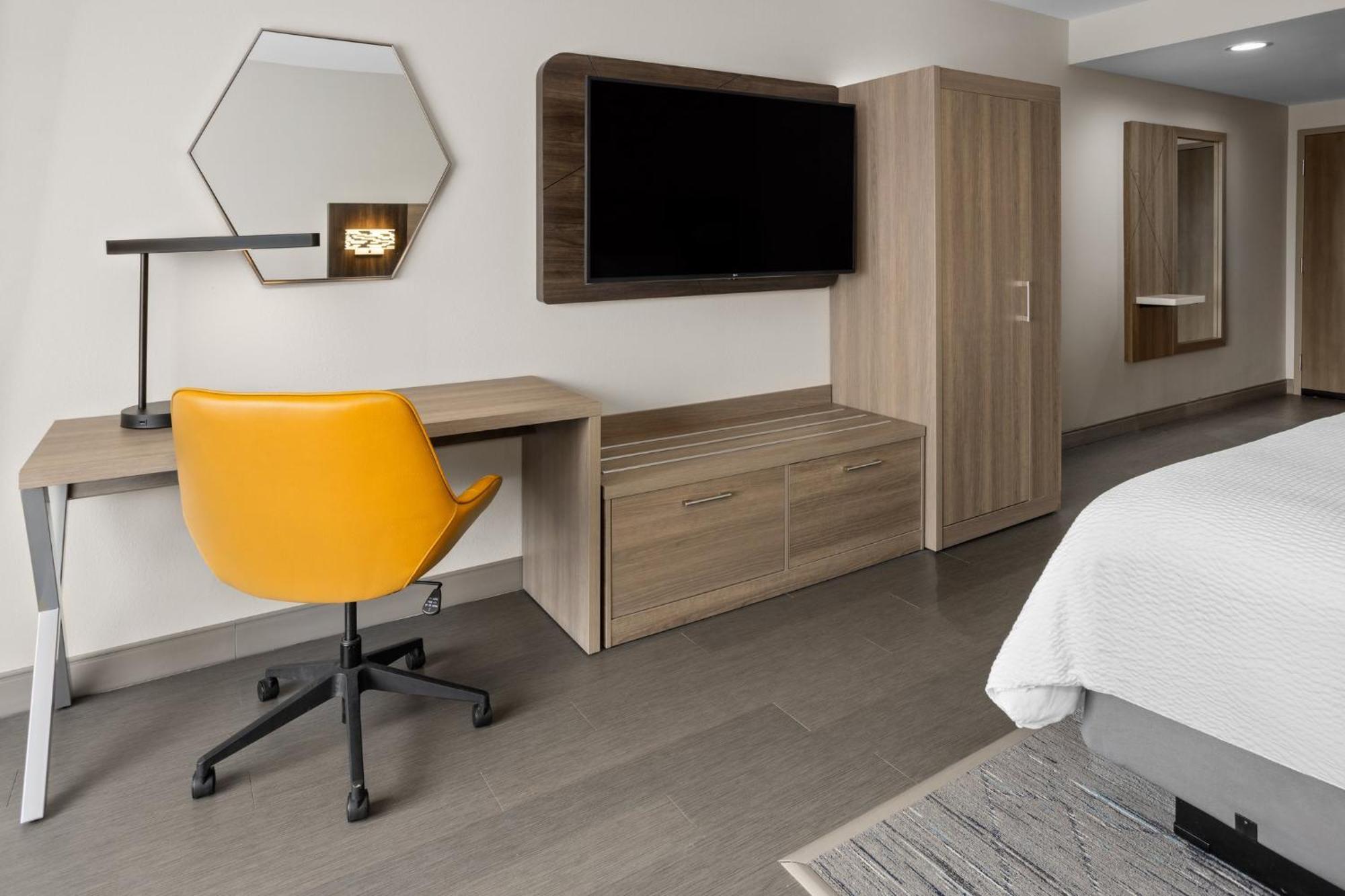 Holiday Inn Express & Suites Waynesboro East ภายนอก รูปภาพ