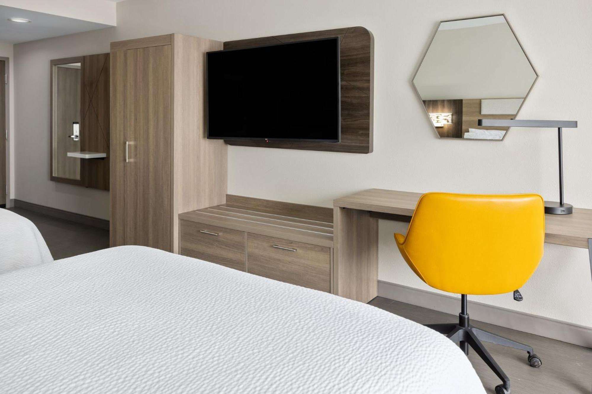 Holiday Inn Express & Suites Waynesboro East ภายนอก รูปภาพ