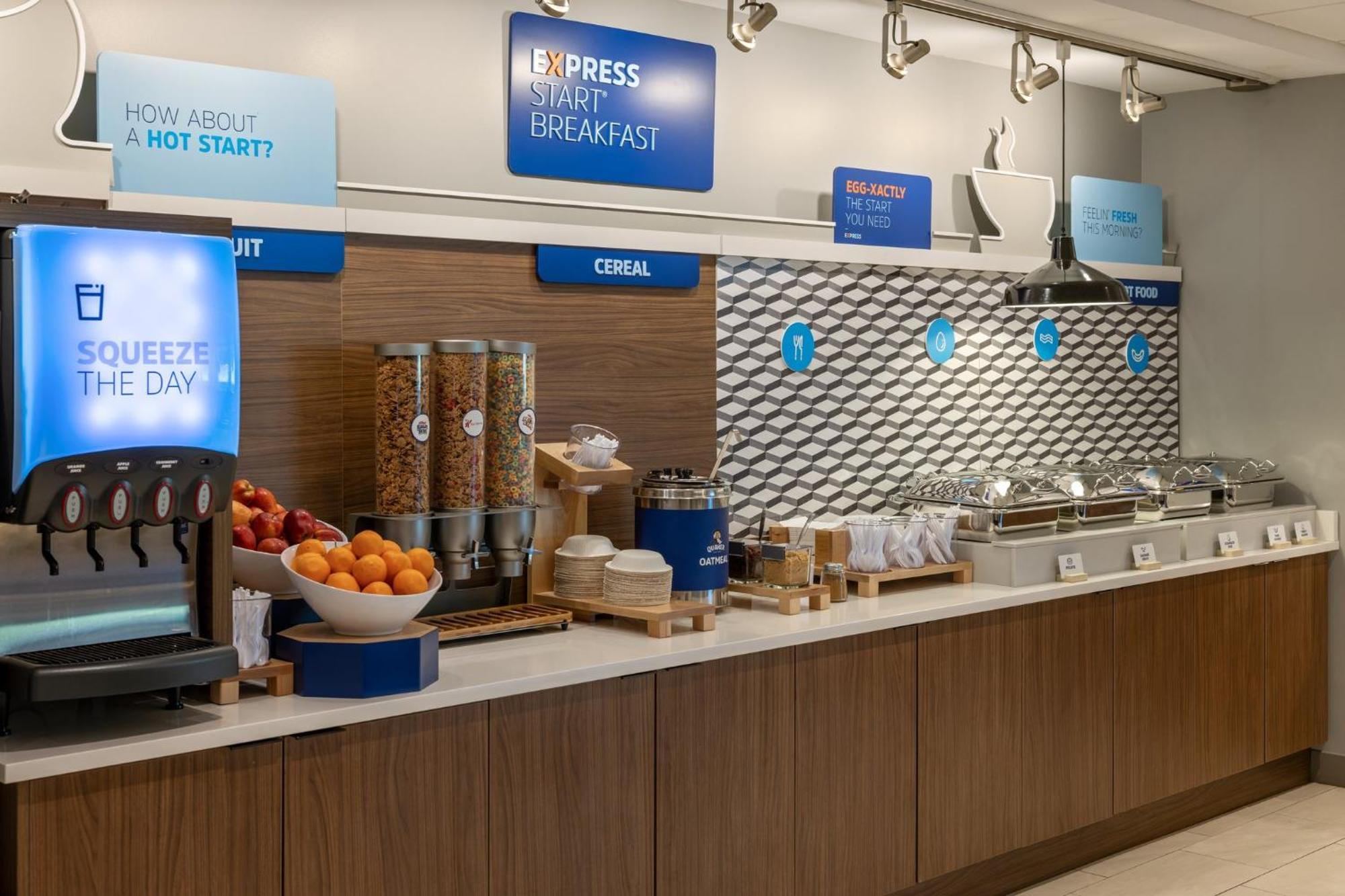 Holiday Inn Express & Suites Waynesboro East ภายนอก รูปภาพ
