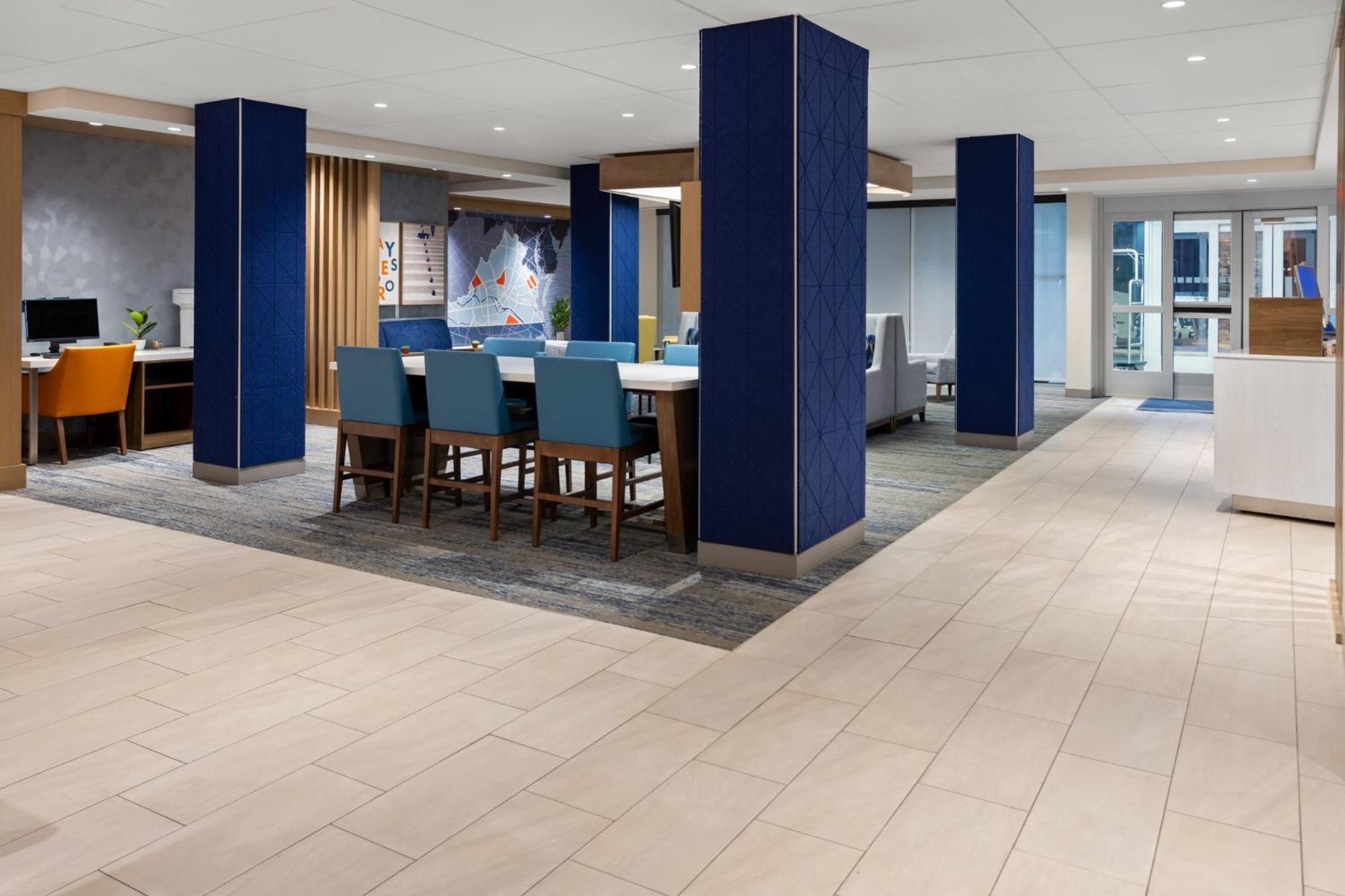Holiday Inn Express & Suites Waynesboro East ภายนอก รูปภาพ