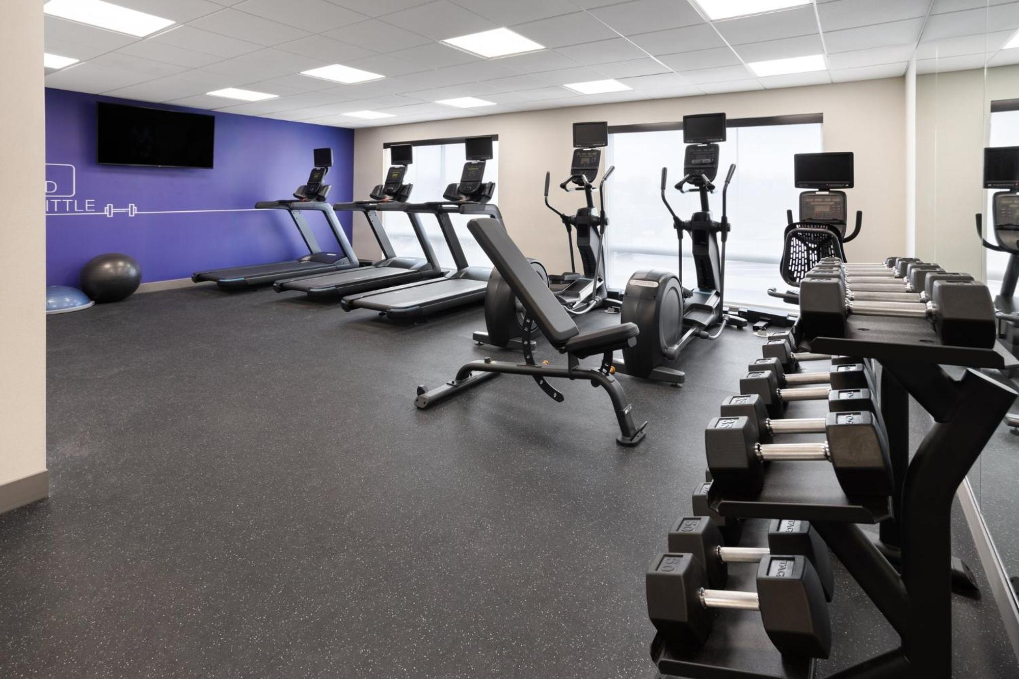 Holiday Inn Express & Suites Waynesboro East ภายนอก รูปภาพ